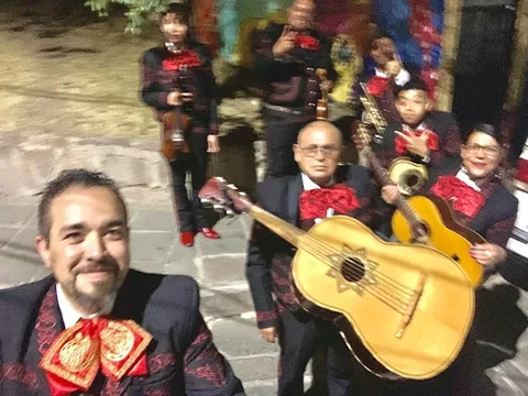 Mariachi A Sus Ordenes