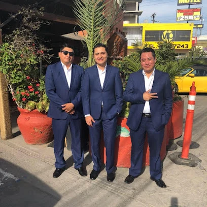 TRIO EN TIJUANA